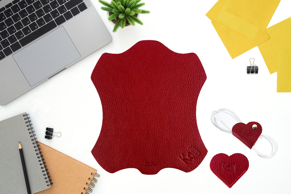 K0038VB | Segnalibro Cuore Made in Italy in Vera Pelle pieno fiore, grana dollaro - Colore Rosso - Dimensioni: cm 6 x 5,5 x 0,5 - Confezione: Gift Box rigido fondo/coperchio-2